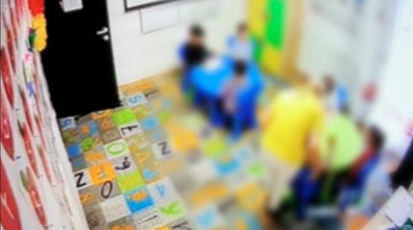 scandal la o gradinita din ilfov o educatoare filmata in timp ce palmuieste un copil