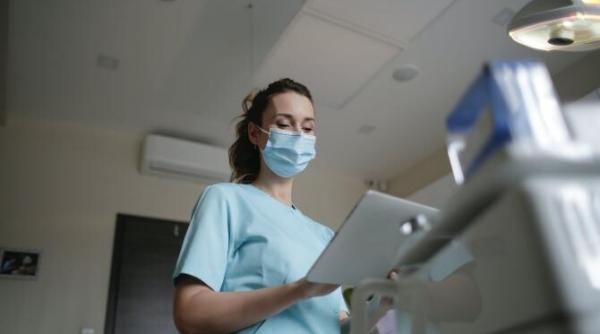 medicii din prima linie covid 19 avertisment nu avem personal suficient pentru cati pacienti vin zilnic unde au disparut medicii ati