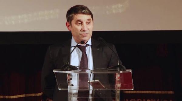 vacanta de pasti de o luna iulian cristache ministerul educatiei me a reusit sa si bata joc de o generatie de elevi sa va fie rusine