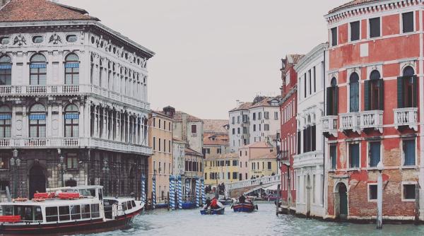 airbnb ar putea fi limitat in venetia un alt oras italian doreste limitarea apartamentelor de inchiriat