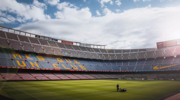 fc barcelona desemnat cel mai bun club al deceniului