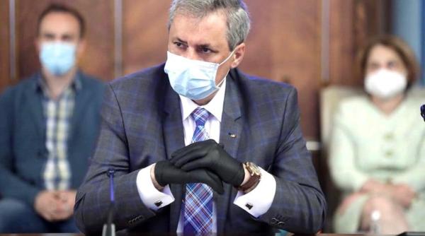 imagini cu marcel vela la o terasa nu are acoperis la masa am stat sub sase persoane