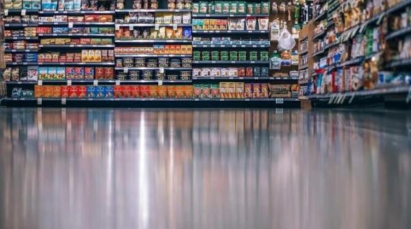 o timisoreanca nu a fost lasata sa intre in supermarket din cauza parului alb elena cristian trebuia sa cheme politia