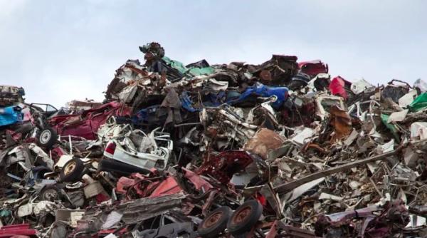 barcelona curatata de fier vechi de imigranti chatarreros strang 100 000 t de metal pe an