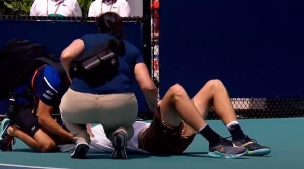 britanicul jack draper s a prabusit pe teren in primul sau meci la miami open video