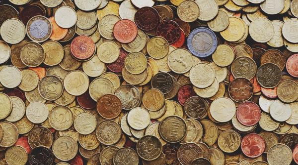 sua un barbat a primit o roaba cu 91 500 de monede pline de ulei dupa ce si a cerut salariul restant