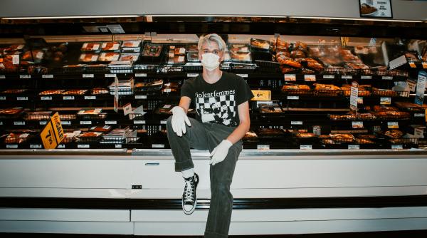 covid 19 noi masuri aberante care ii enerveaza pe romani nimeni nu scapa ne afecteaza pe toti