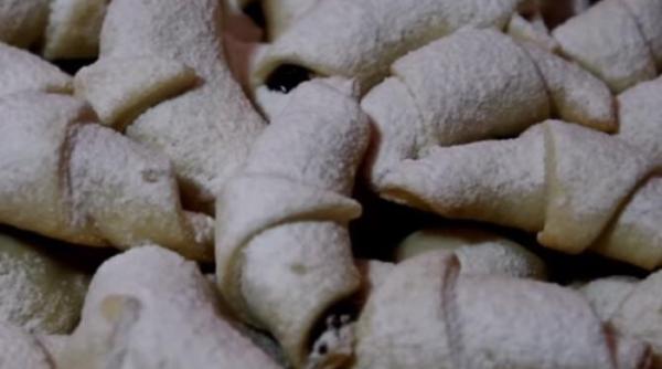 postul pastelui 2021 reteta cornulete delicioase cum sa faci sa iasa fragede