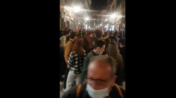tinerii din spania s au dezlantuit pe strazile din madrid in pandemie furie pe internet video