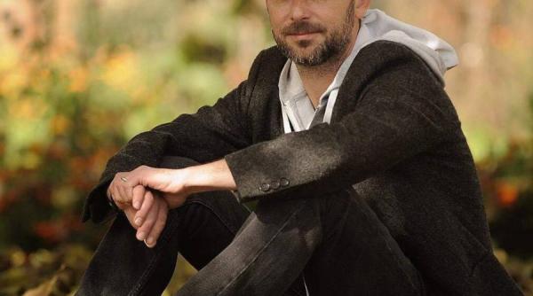 il mai tii minte pe dan bordeianu cum arata acum la 44 de ani dupa ce a plecat din bucuresti fotografii rare cu sotia si copilul