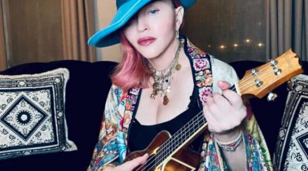 madonna si a lasat din nou fanii cu gura cascata un moment de auto reflectie foto