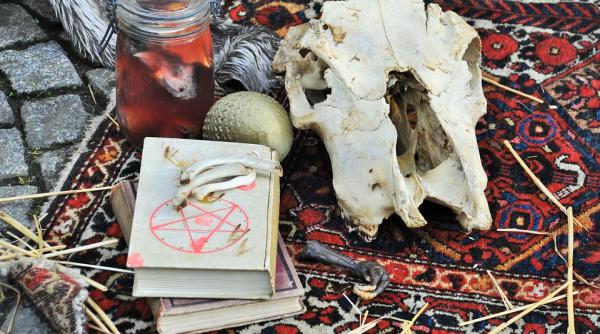 pantofii sport satanici ultimul model scos de nike cine este creatorul acestora