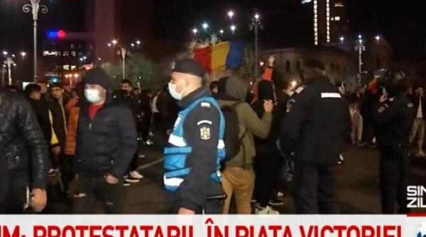 protest piata victoriei se arunca cu sticle s au ars masti de protectie