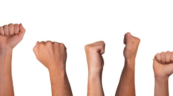 proteste spontane la galati si braila mii de oameni au iesit in strada