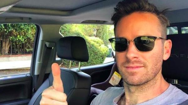 actorul armie hammer renunta la toate rolurile dupa acuzatiile de viol un spion de miliarde il va inlocui