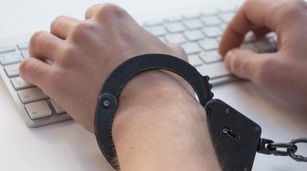 barbat banuit de pornografie infantila retinut de diicot