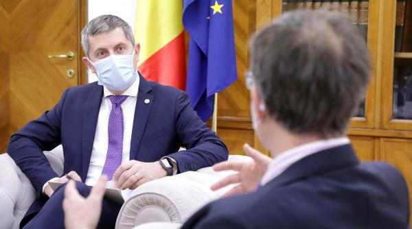 barna i a numit huligani si fascisti pe protestatarii anti restrictii radu tudor cine a lansat modelul asta