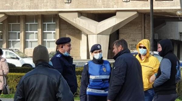 protest anti restricti in ploiesti amenzi pentru consumul de alcool si gesturi obscene
