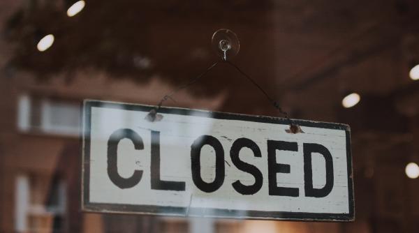 restaurantele nu pot fi inchise prin hg sau ordin de ministru augustin zegrean drepturile pot fi limitate doar prin lege