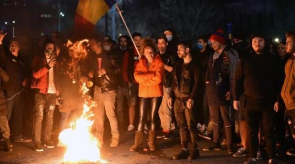 scene ca dupa razboi in centrul capitalei distrugeri la piata unirii prefect din pacate un grup de 300 de oameni au devenit agresivi