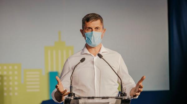 dan barna i a facut pe protestatari huligani si fascisti diana tache si mugur ciuvica critici in rafala la adresa usr daca ii mai lasa cateva luni nici colegii de apartament nu ii mai vor