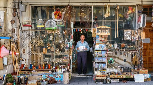 grecia va redeschide magazinele in pofida numarului ridicat de infectari si decese