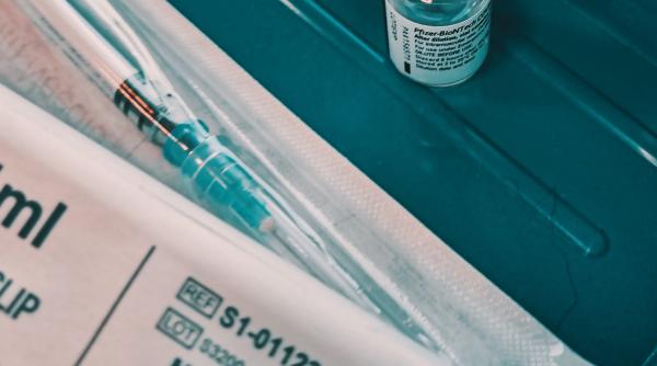 vaccinul pfizer  eficient la copiii cu var