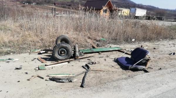 caruta spulberata de pe sosea de o autoutilitara o persoana transportata la spital