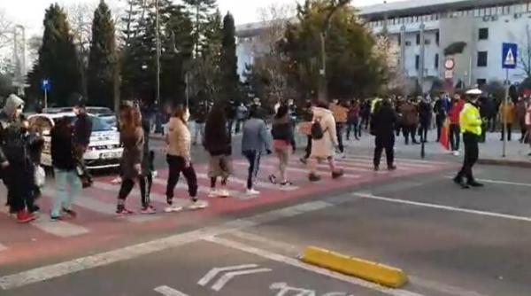 o noua seara de proteste la constanta manifestantii au incercat sa blocheze o strada video