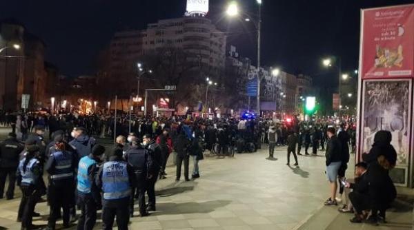 protest anti restrictii madalina hideg raspunde e confiscat politic