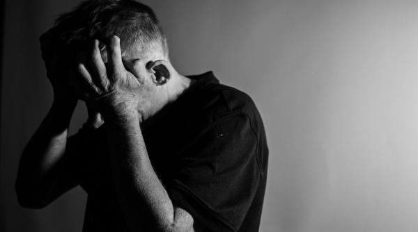 ieseanul care si a ucis mama de ziua ei si a sunat la tv a intrat in depresie dupa divort