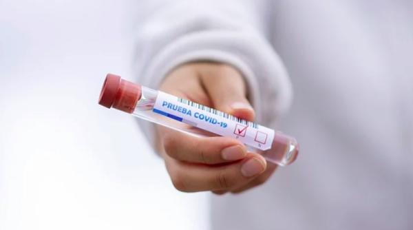 numarul elevilor si profesorilor confirmati cu covid in scadere