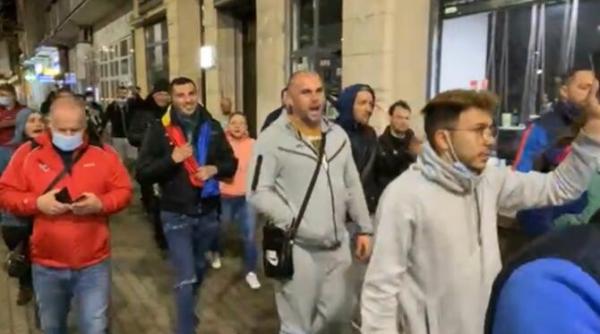 protestul anti restrictii s a diminuat la arad doar cativa oameni mai sunt prezenti pe strazile orasului video