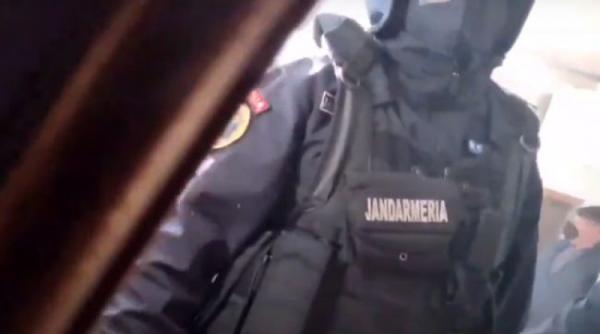 scandal cu jandarmi pentru ridicarea unor copii dintr o familie de traci liberi