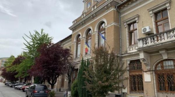 secretara generala a primariei deva si sotul ei au fost arestati preventiv