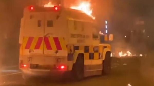 postbrexit irlanda de nord violente cu bombe artizanale si caramizi mai multi politisti raniti video