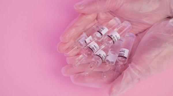 la un pas de oprirea pandemiei prof dr emanoil ceausu avem un ajutor foarte mare vaccinarea video