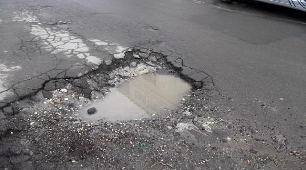 bucurestiul lui nicusor dan plin de gropi ciuvica ca pe vremea lui halaicu chirieac nici nu mi pasa de planetara care s a indoit