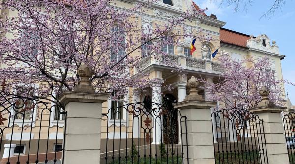 prima universitate din romania care accepta plati intr o moneda virtuala