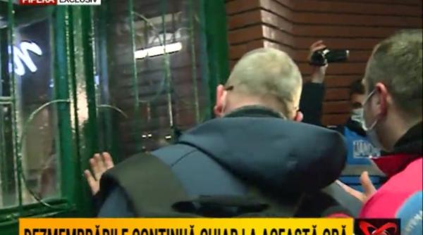 chioscurile de la statia de metrou pipera demolate joi seara comerciantii se cearta cu jandarmii
