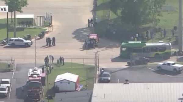 sua atac armat intr un magazin din texas