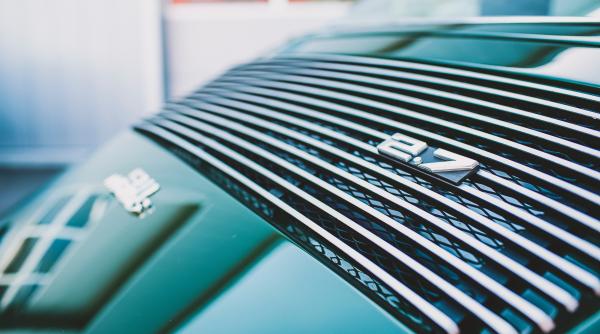 jerry seinfeld si a scos la licitatie una dintre supermasinile pe care le are in garaj