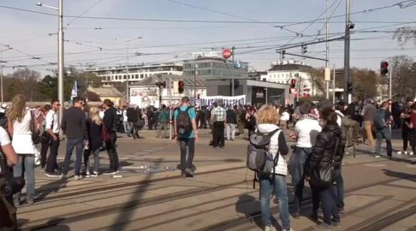 protest anti lockdown in viena video
