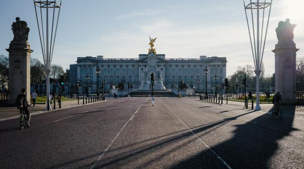 scena intoarcerii regelui mihai de la nunta reginei elisabeta cu printul philip  dezvaluita de dan ciachir