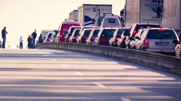 un sofer de tir a decedat pe a11 dupa ce mastodontul s a rasturnat