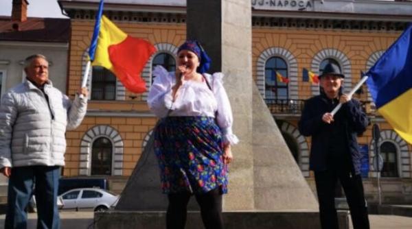 sosoaca protest fara masca in cluj alaturi de funar in fata copiilor care tineau afise cu stop 5g eu nu sunt politician