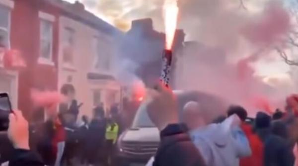 liverpool real madrid fanii cormoranilor au atacat autocarul galacticilor video