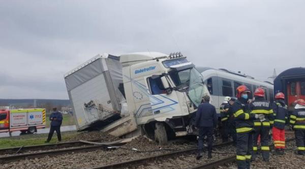 tir lovit de doua trenuri la un interval de doua minute