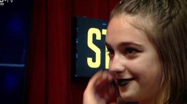 de pe netflix la romanii au talent diana girlea a alunecat pe scena in timpul momentului