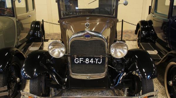 printul philip primul cap incoronat britanic care si a cumparat o masina de ocazie automobilul se afla in sri lanka